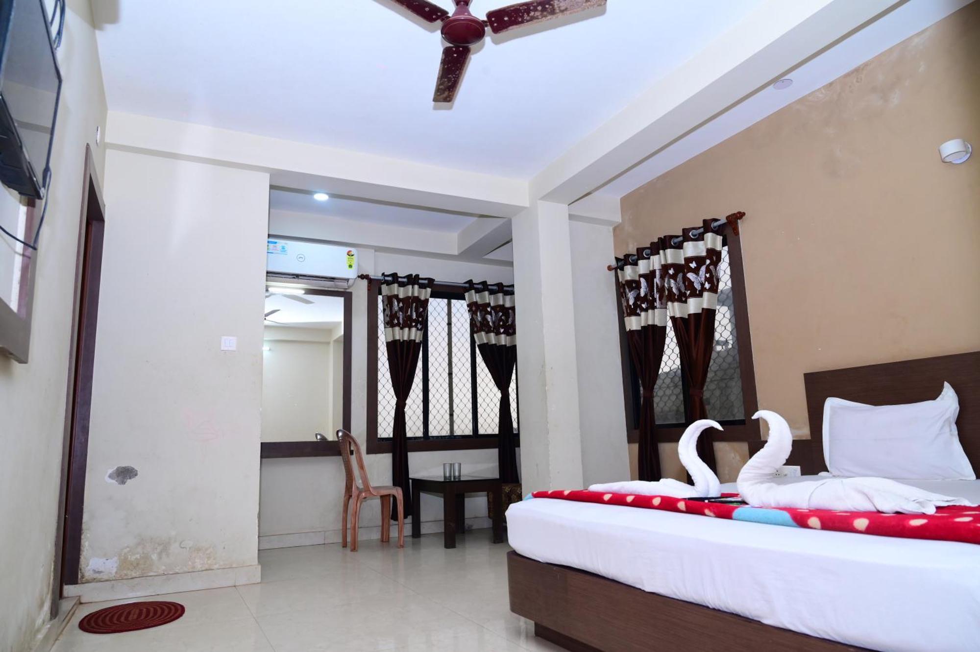 Hotel Aakash By Mor Service Puri